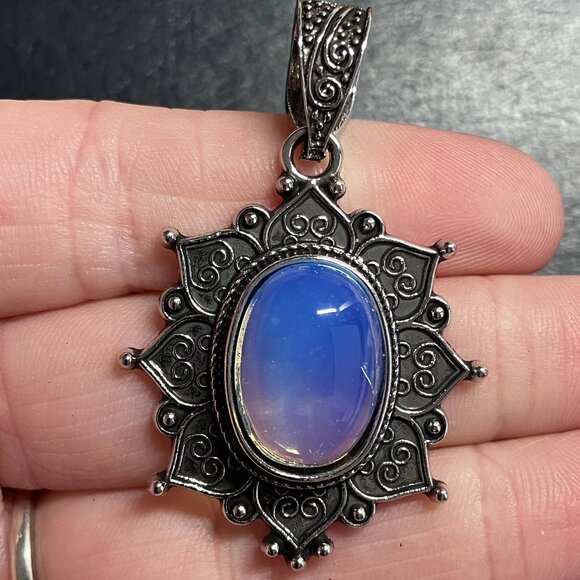 Boho Floral Styled Opalite Pendant Stone Crystal Jewelry - Picture 1 of 5